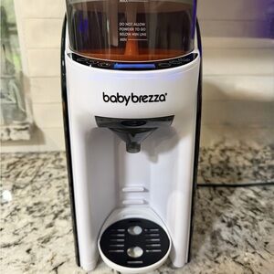 Baby Brezza Formula Pro Advanced Dispenser - White used still in great condition